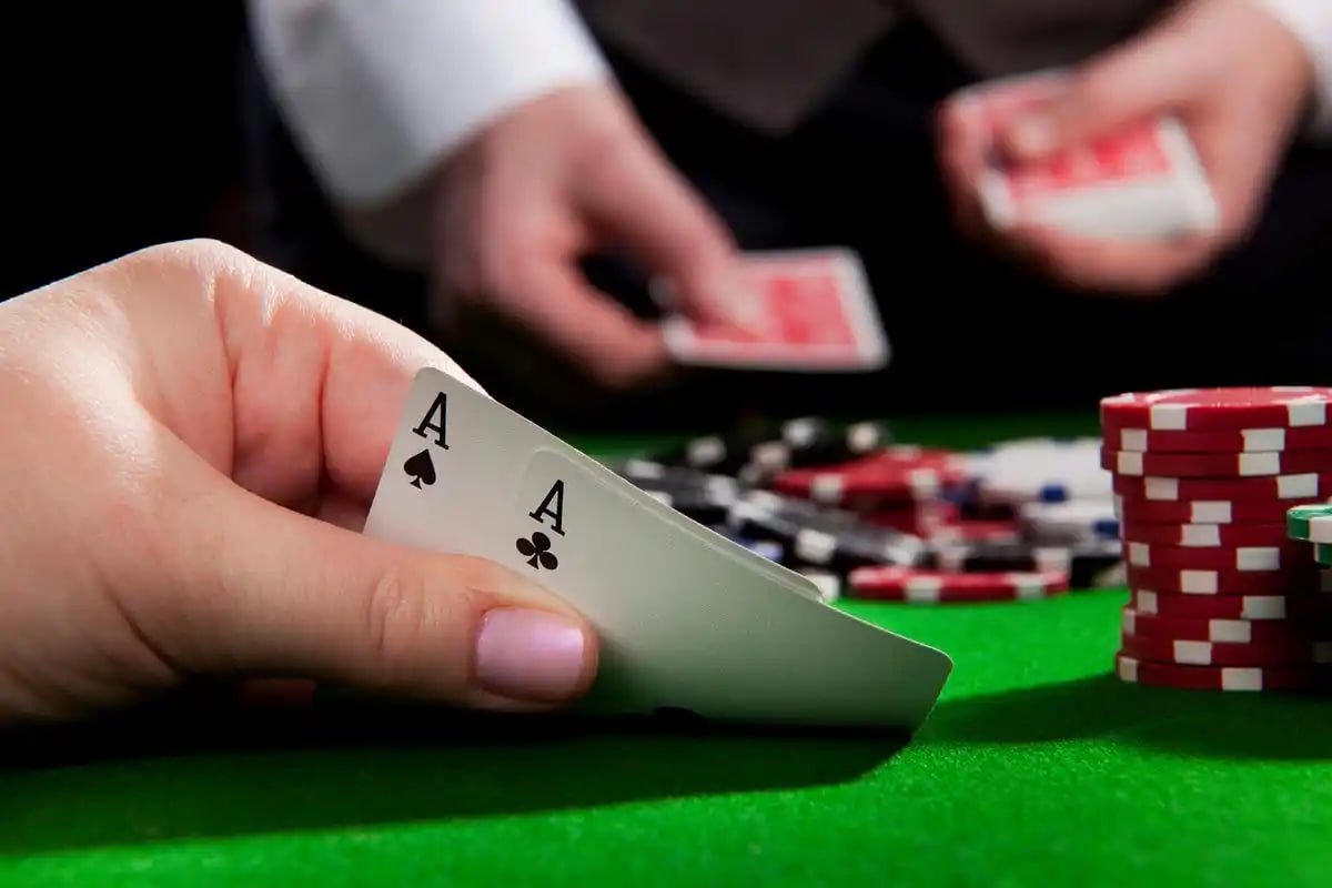 Bingo Room တွင် ကစားသမားများ Chat နှင့် Bingo Ball ကြေညာမှု